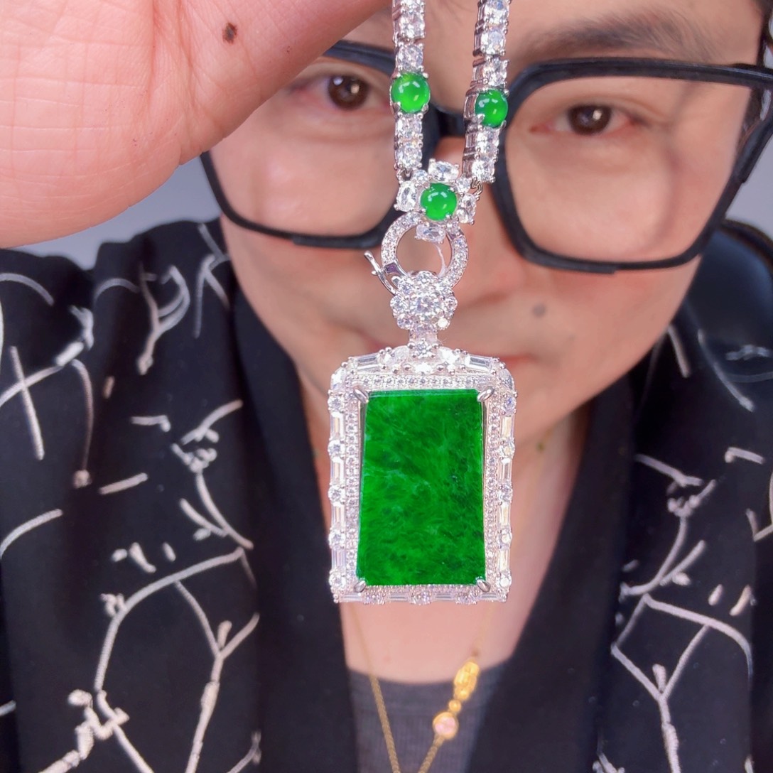 翡翠颈饰未镶嵌一套