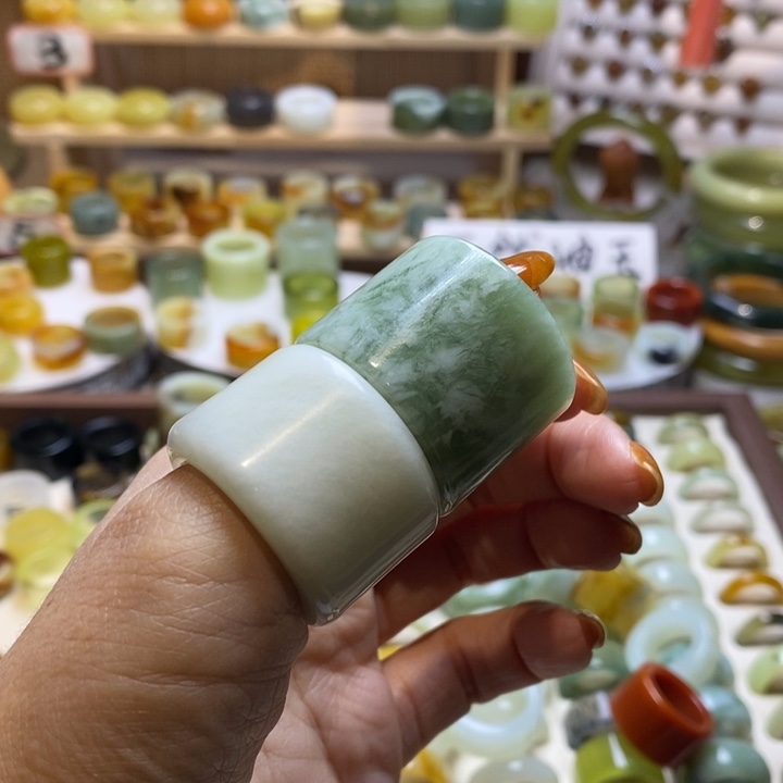 小***鸟岫玉未镶嵌戒圈岫玉精品指环