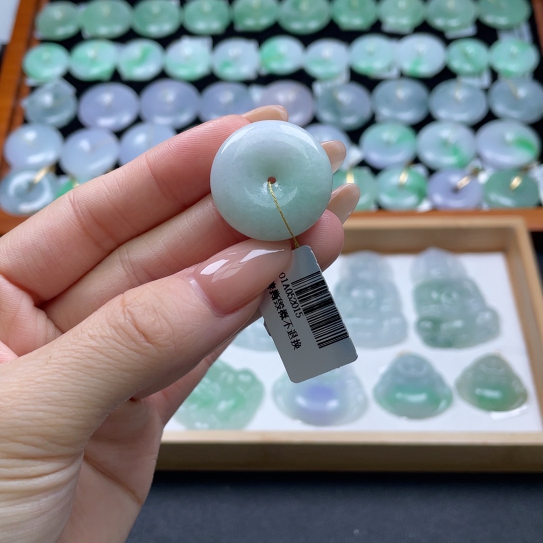 翡翠未镶嵌颈饰平安扣