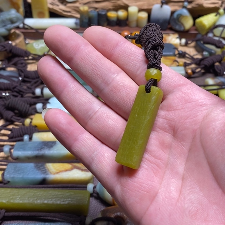 蛇纹石玉未镶嵌挂件