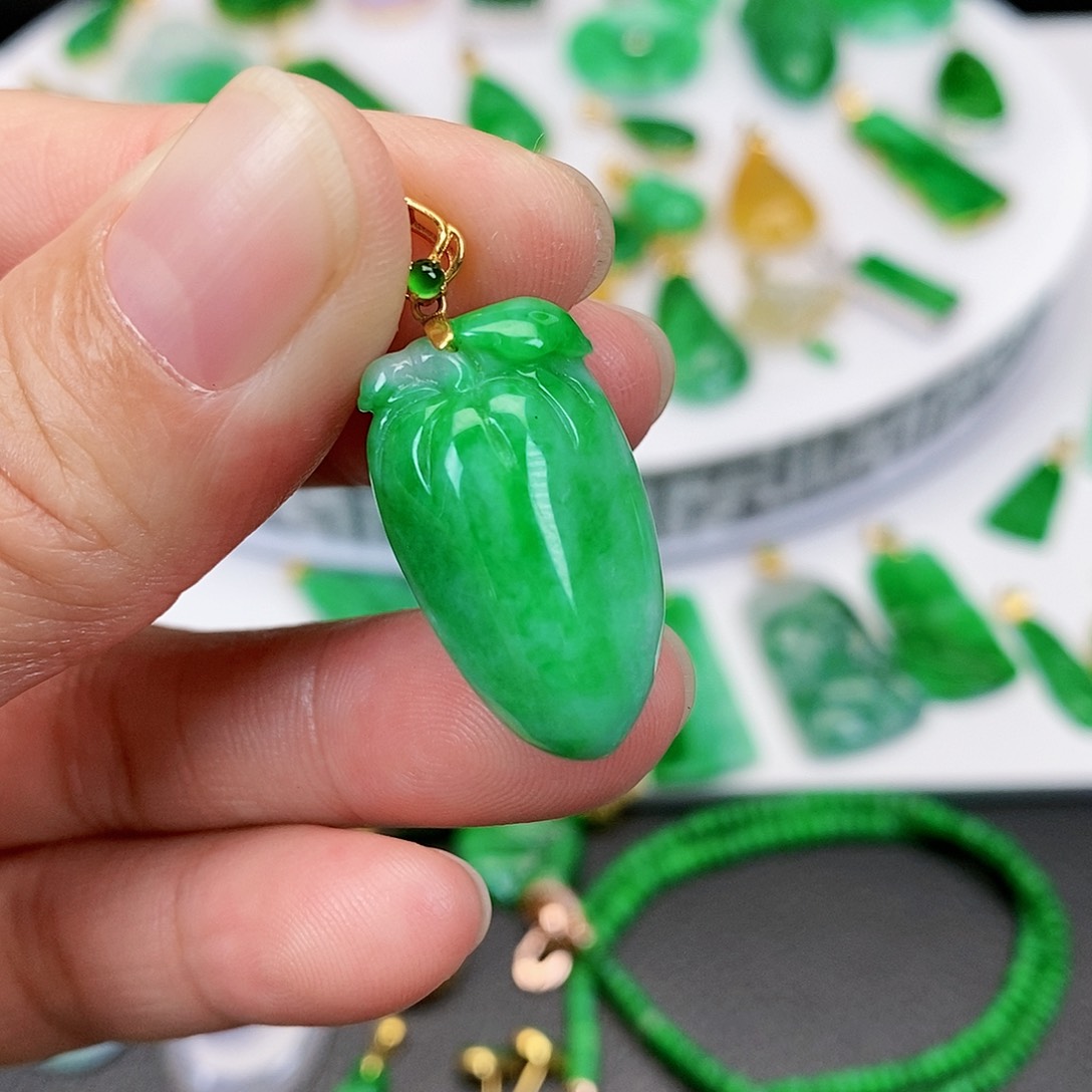 翡翠吊坠(不含链)18K金镶嵌