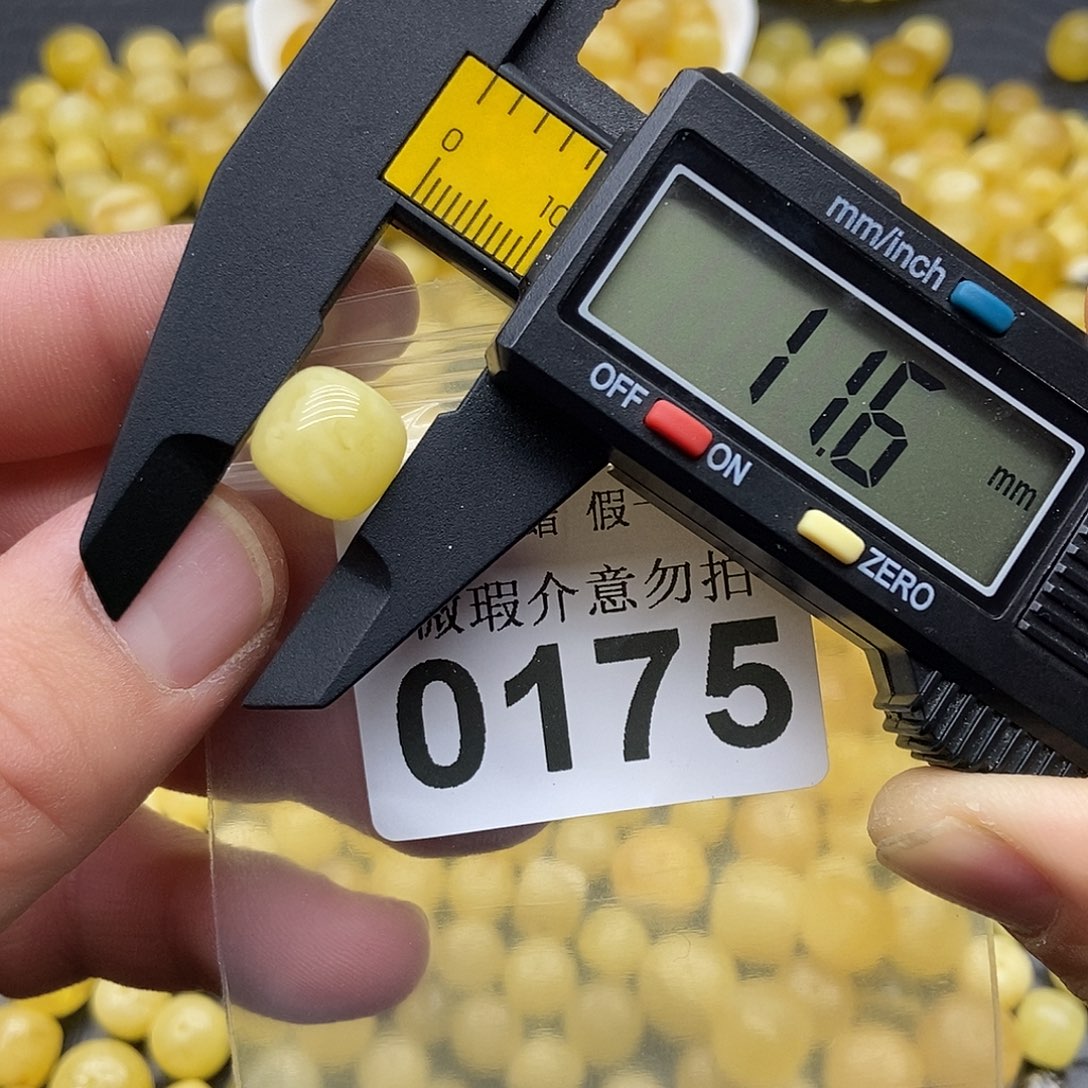 蜜蜡未镶嵌珠宝奇石0175