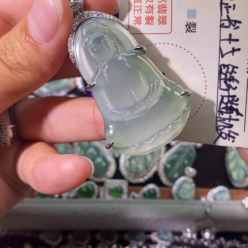 【闪购商品】翡翠未镶嵌颈饰嗯***哼分两单