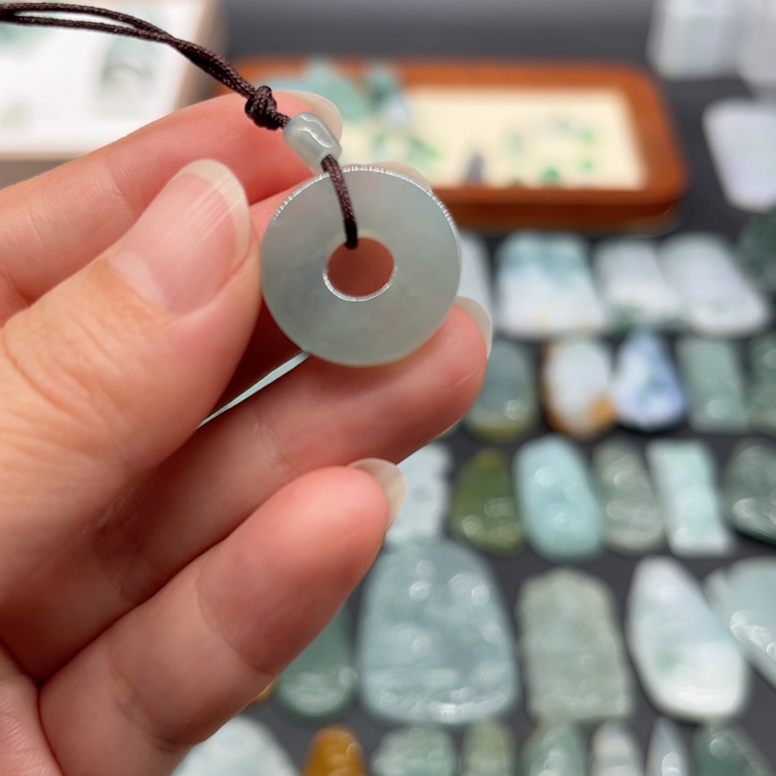 翡翠未镶嵌颈饰甜甜圈