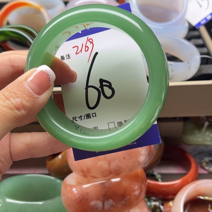 石英质玉手镯未镶嵌