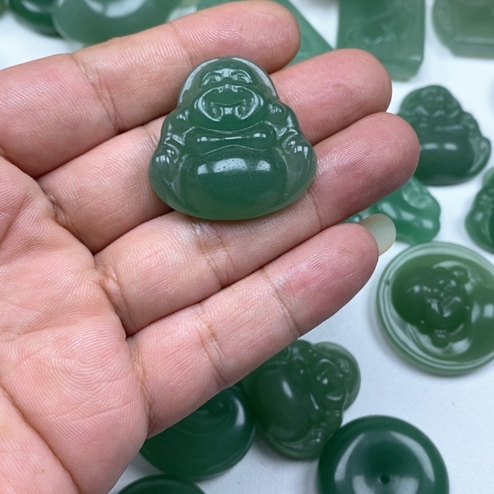 东陵石未镶嵌颈饰沐*?