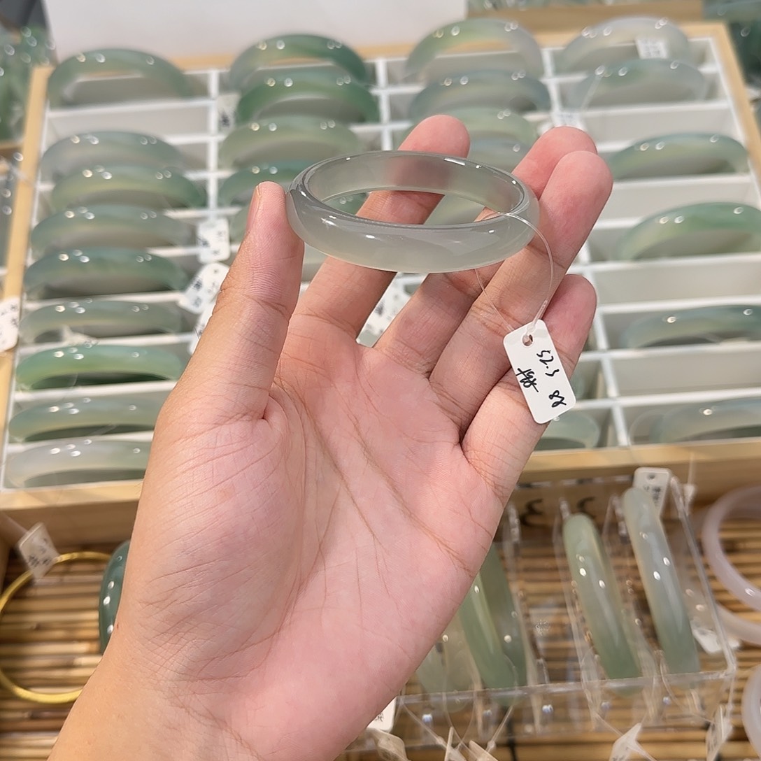 玛瑙/玉髓未镶嵌手镯圈口52.3