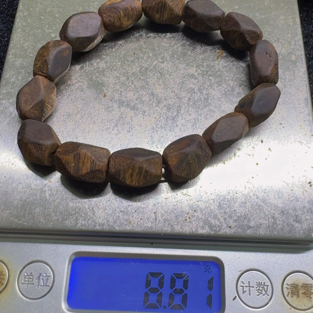 牧***马沉香碎屑沉香钻石珠8克