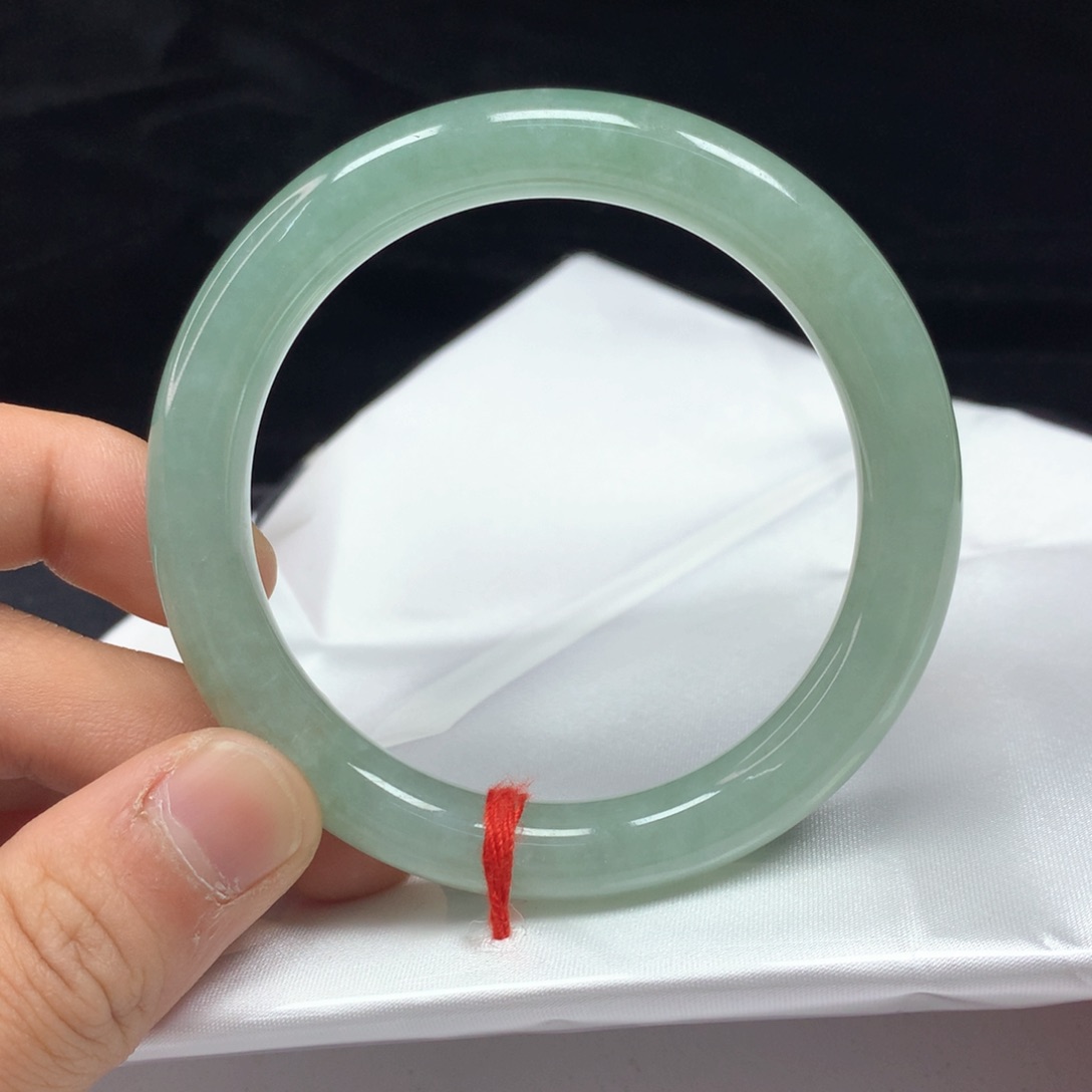 翡翠手镯（圆镯）未镶嵌55.5