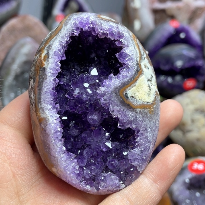 水晶摆件未镶嵌捡漏