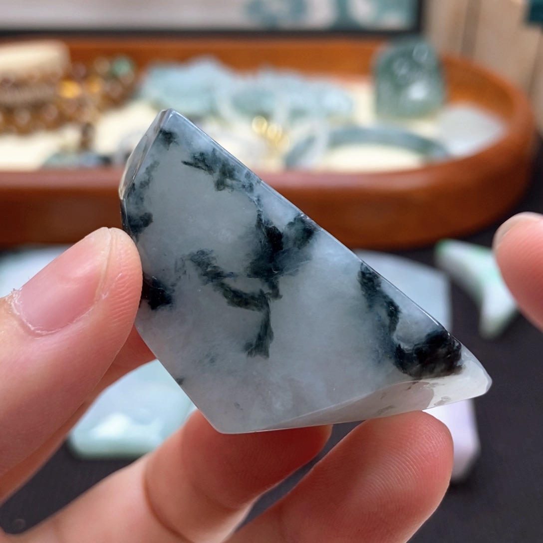 翡翠未镶嵌颈饰料子