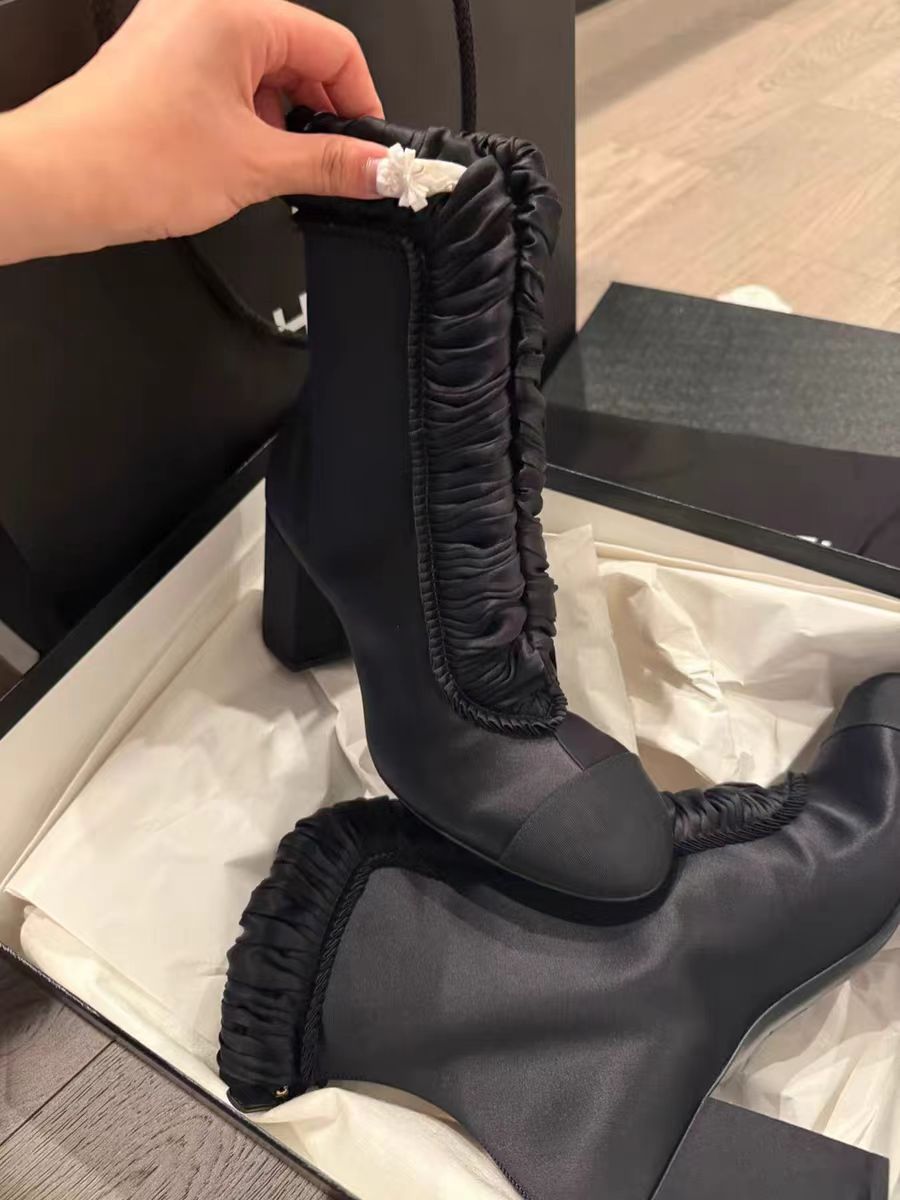 走秀款褶皱设计感高跟短靴女2025秋冬新款小众V口时尚靴子