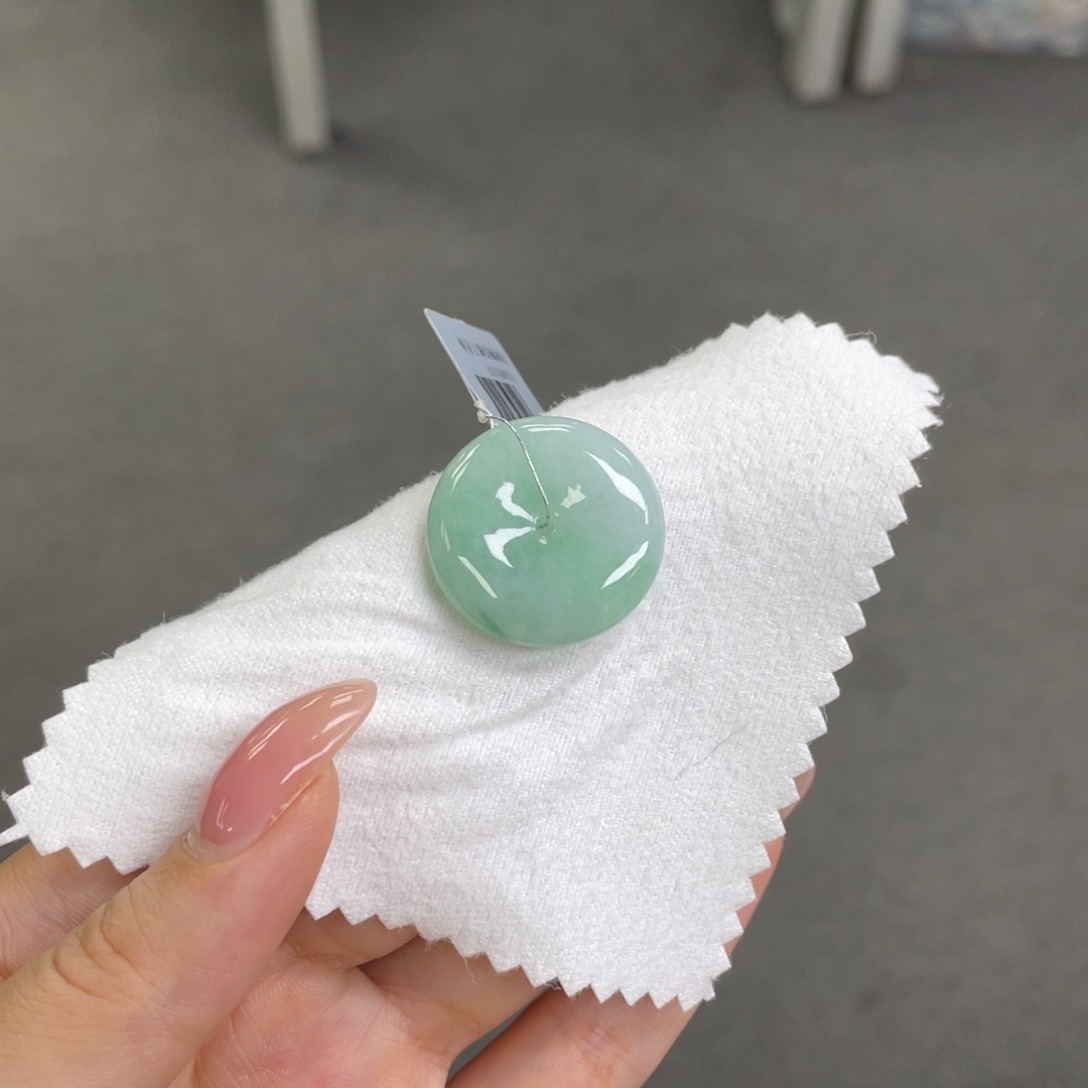 翡翠颈饰未镶嵌平安扣