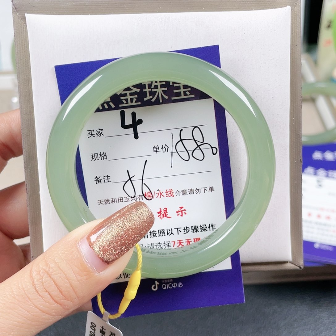 和田玉手镯未镶嵌