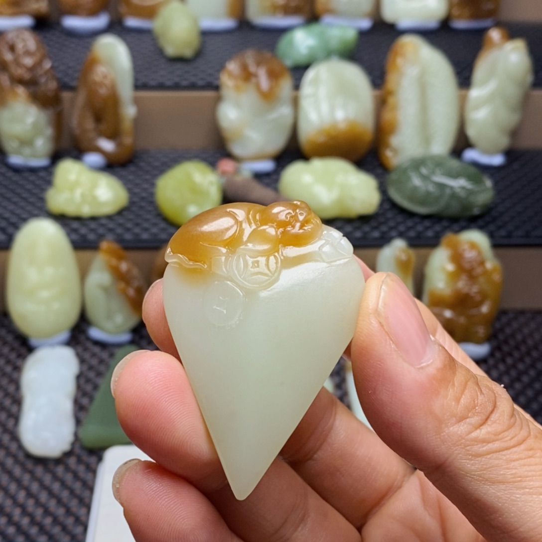 小***学和田玉未镶嵌吊坠(不含链)