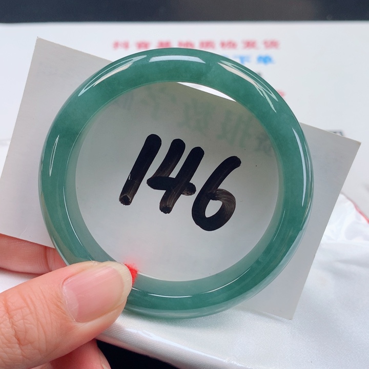 翡翠手镯未镶嵌正