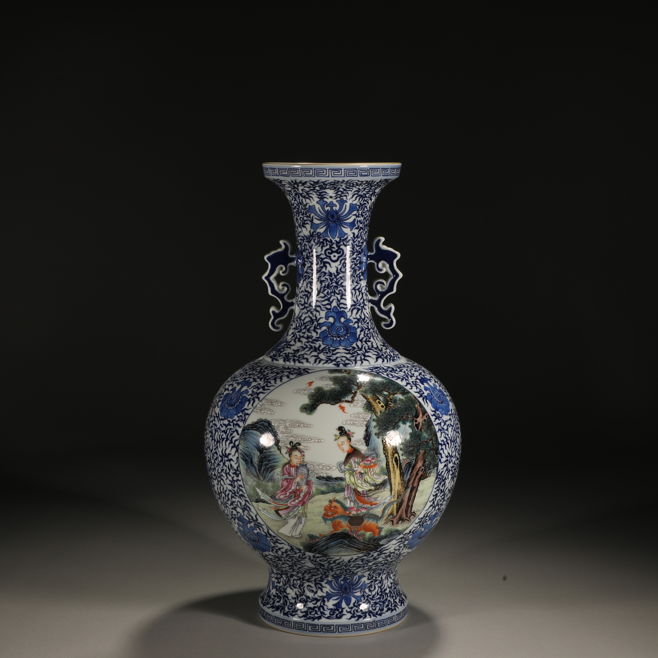 清 青花粉彩人物故事图赏瓶