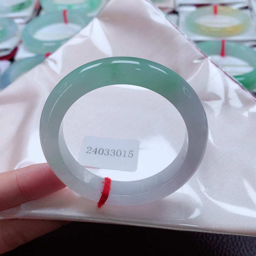 翡翠手镯未镶嵌天然A货翡翠