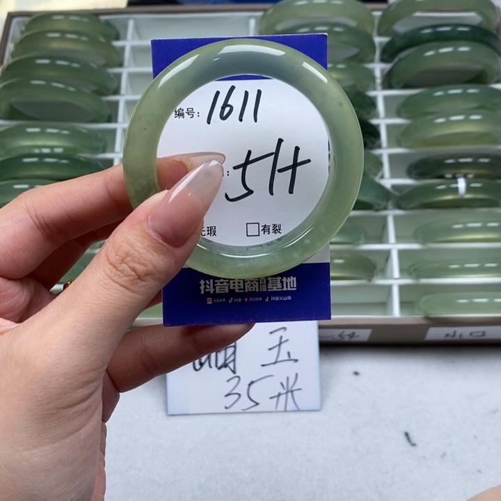 蛇纹石玉手镯未镶嵌梨*