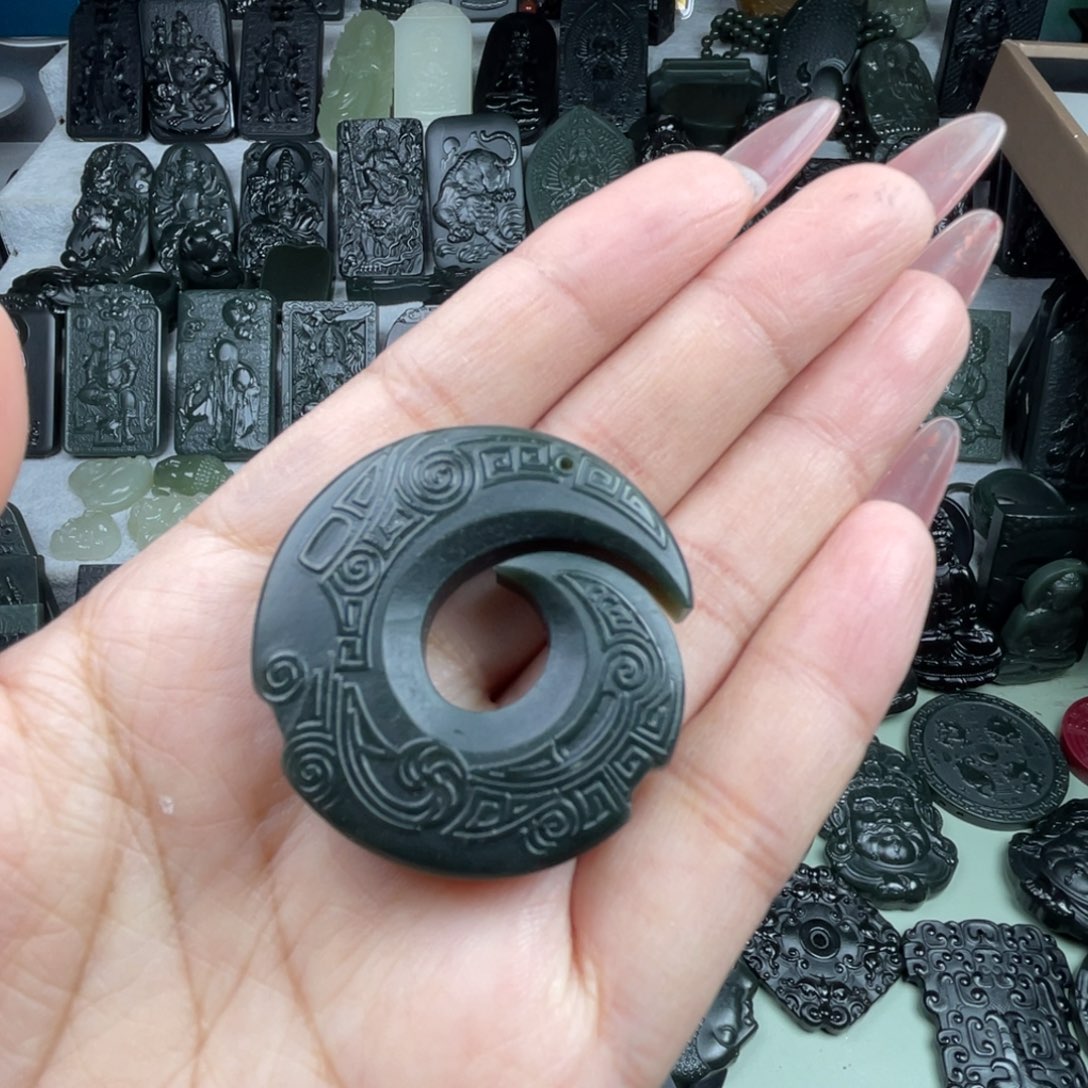 颈饰未镶嵌和田玉