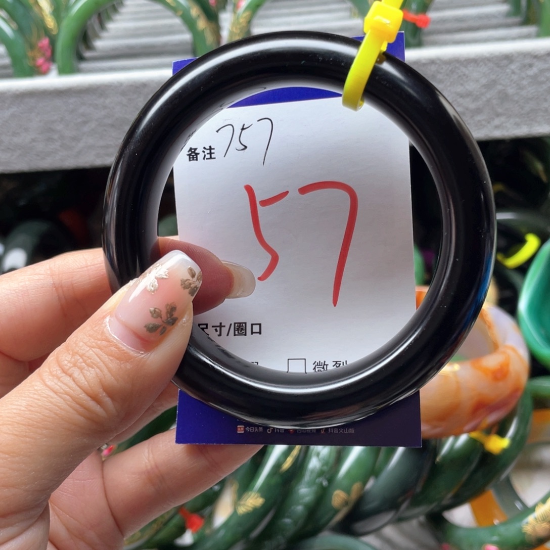 诺***和田玉未镶嵌手镯