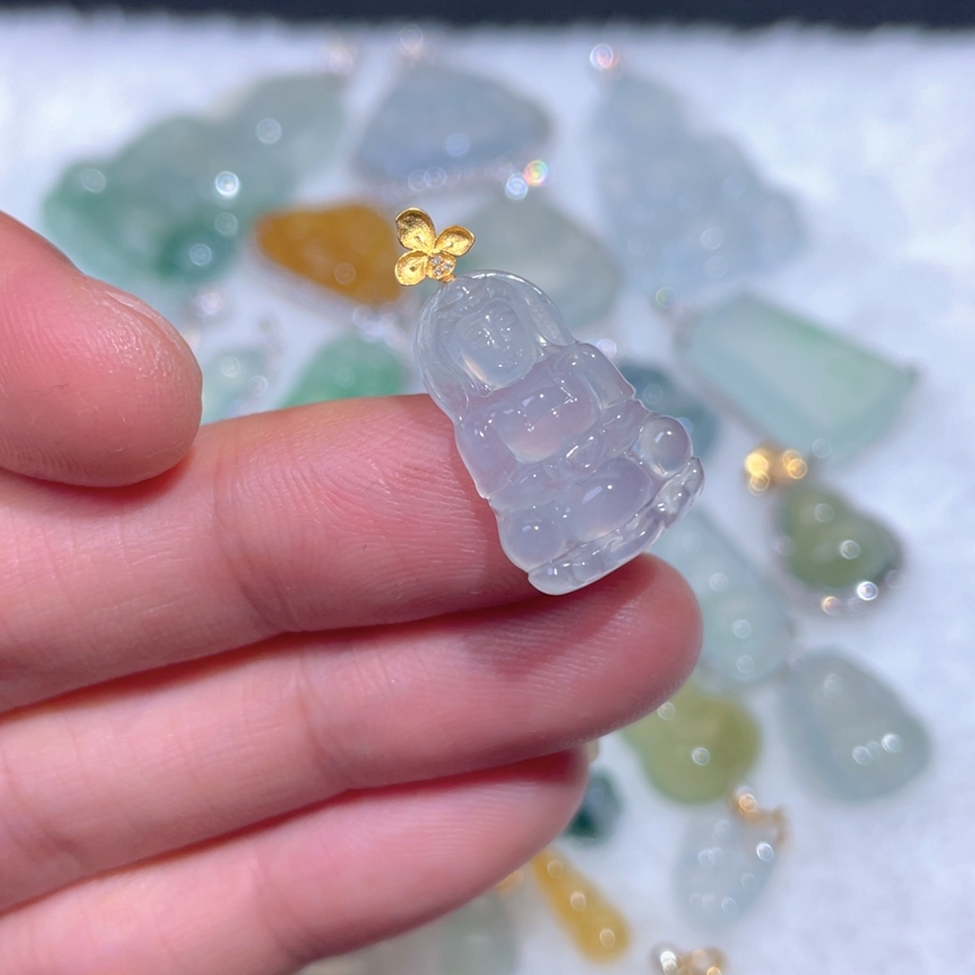 翡翠18K金镶嵌颈饰翡翠