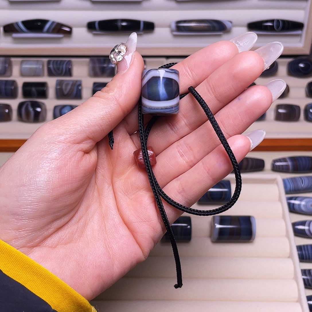 小***学玛瑙/玉髓未镶嵌颈饰