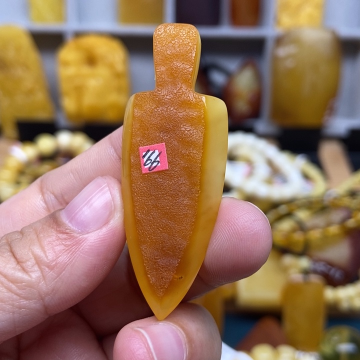 琥珀未镶嵌裸石吊坠