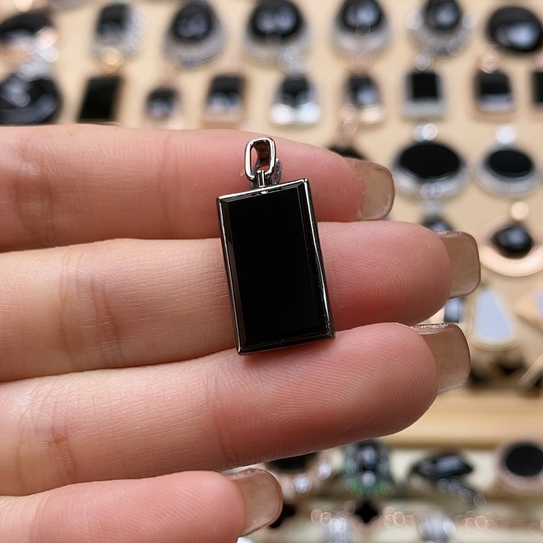 翡翠颈饰18K金镶嵌天然翡翠墨翠