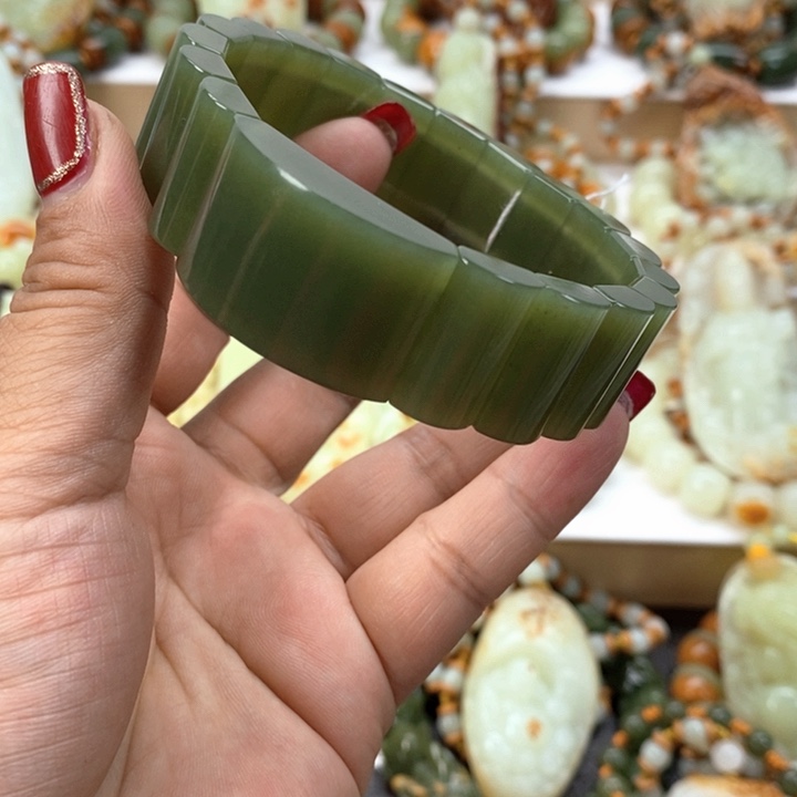 【闪购商品】透闪石质玉手串未镶嵌只****气