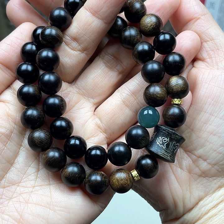 沉香手串小***?越南芽庄白奇楠留疤料