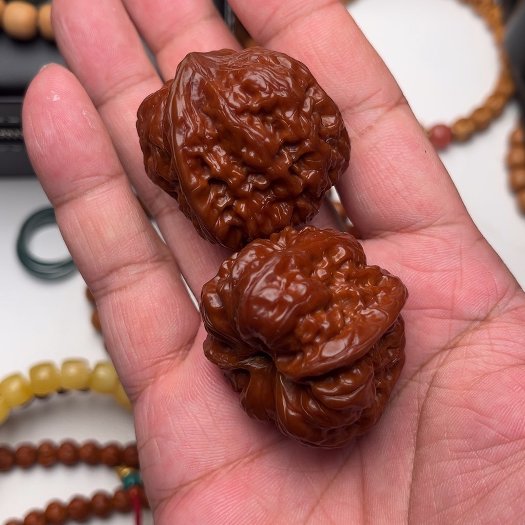 桃核手串雨后了的