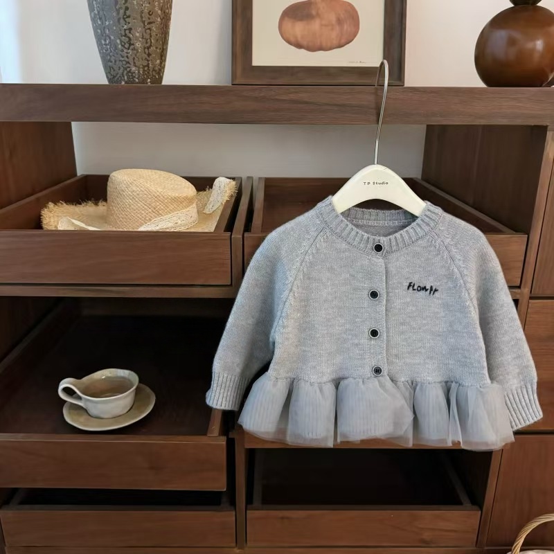 2025新款甜美女童荷叶花边毛衣刺绣打底针织衫可爱风拼纱小开衫