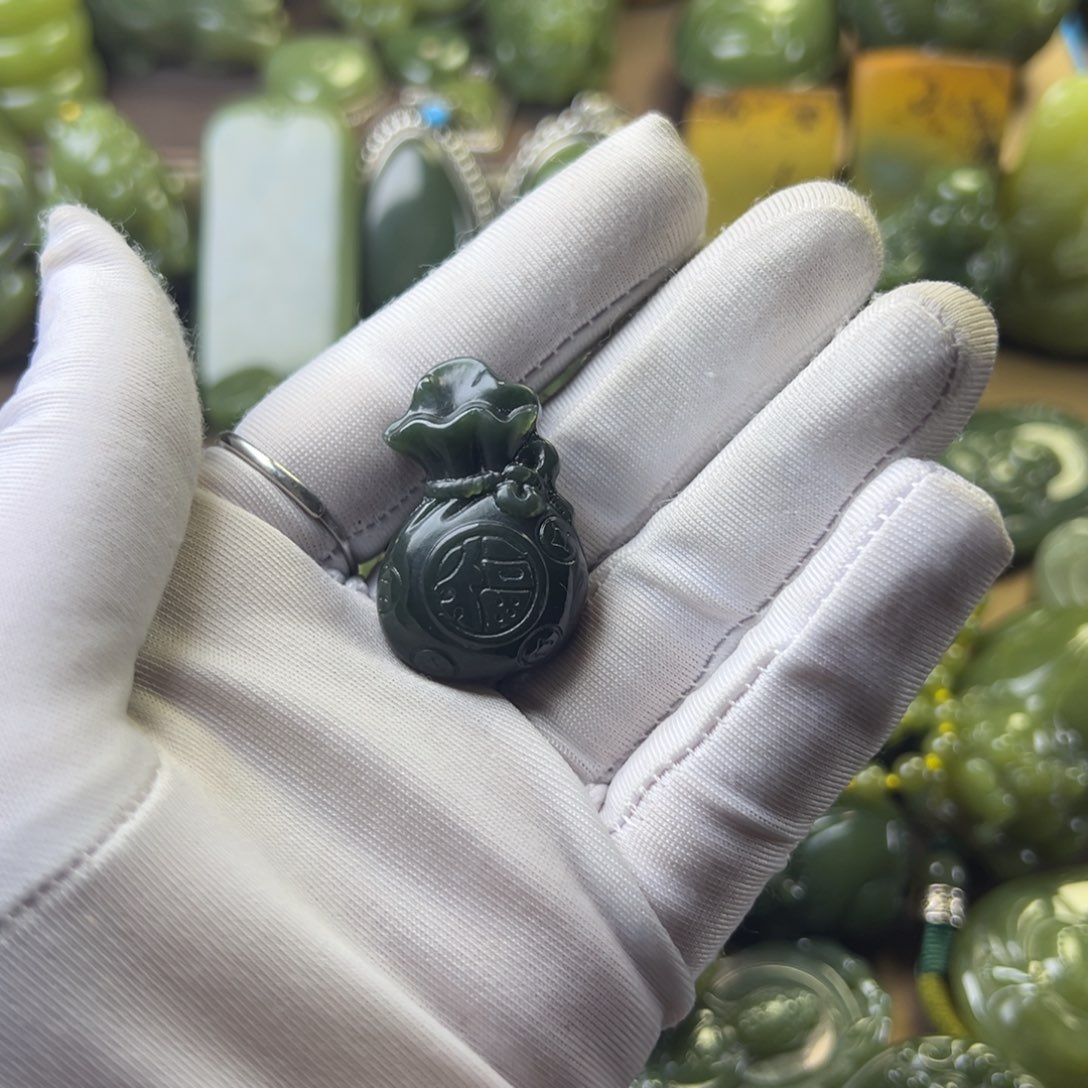 岫岩老玉（透闪石质玉）挂件未镶嵌