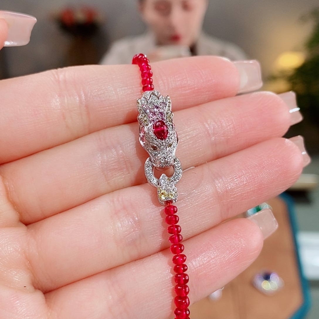 尖晶石颈饰18K金镶嵌22.773ct