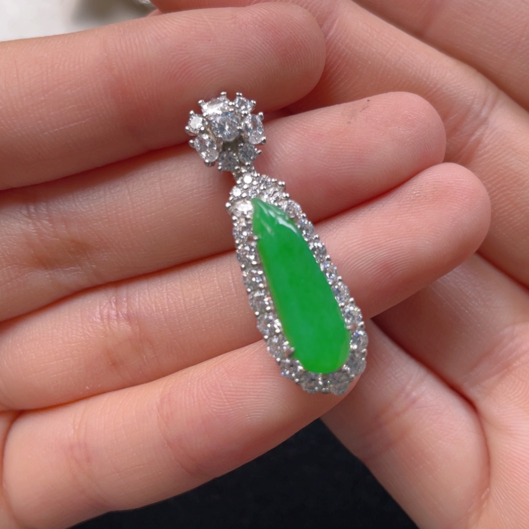 翡翠颈饰银S925镶嵌v v b b