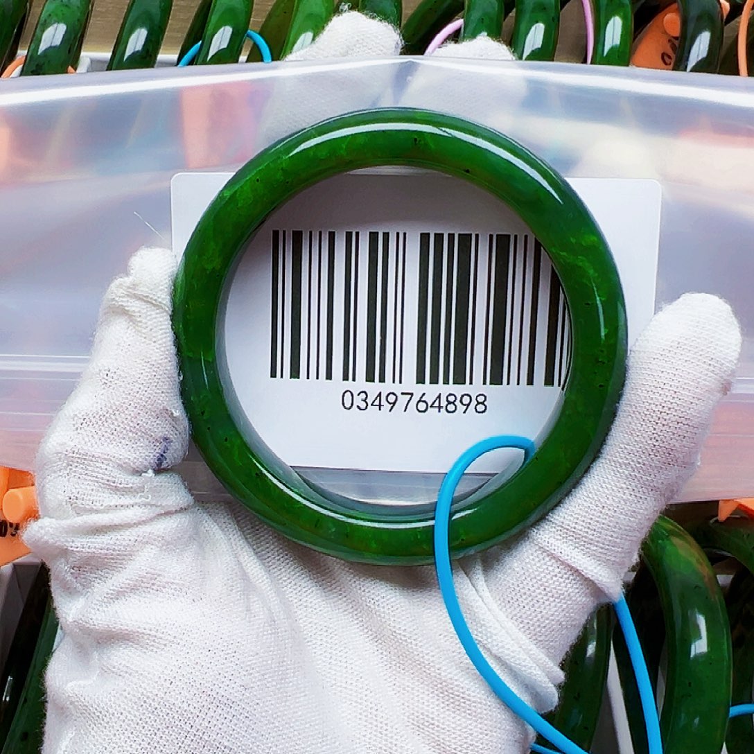 A***修和田玉未镶嵌手镯