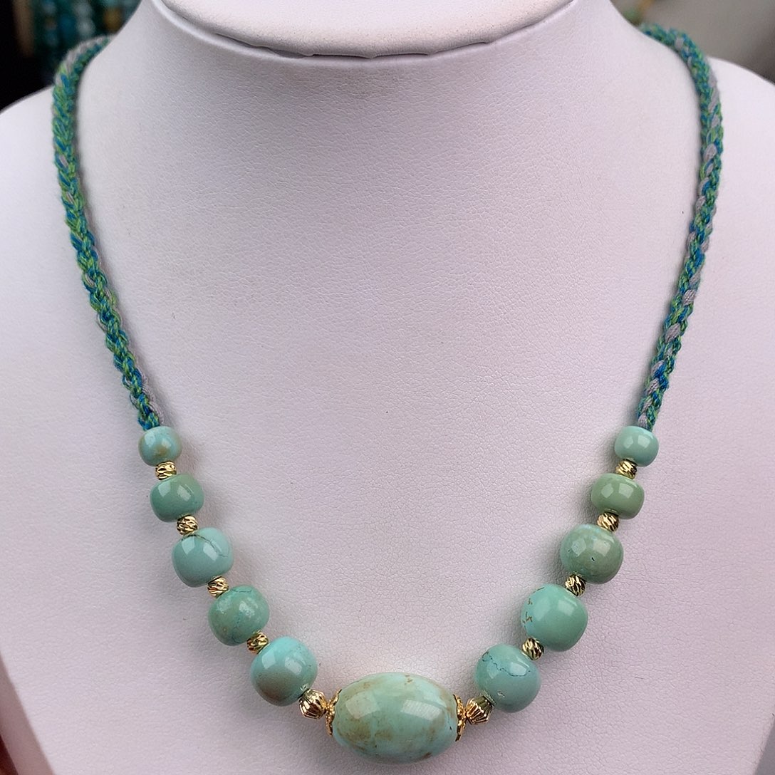 绿松石未镶嵌颈饰