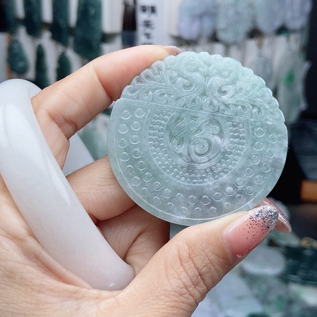 翡翠颈饰未镶嵌翡翠