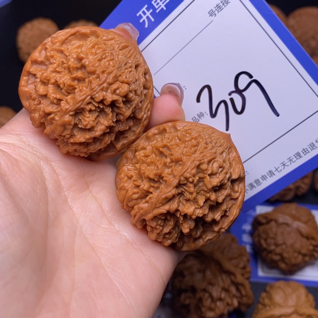 文玩核桃把件4.2满天星狮子头309