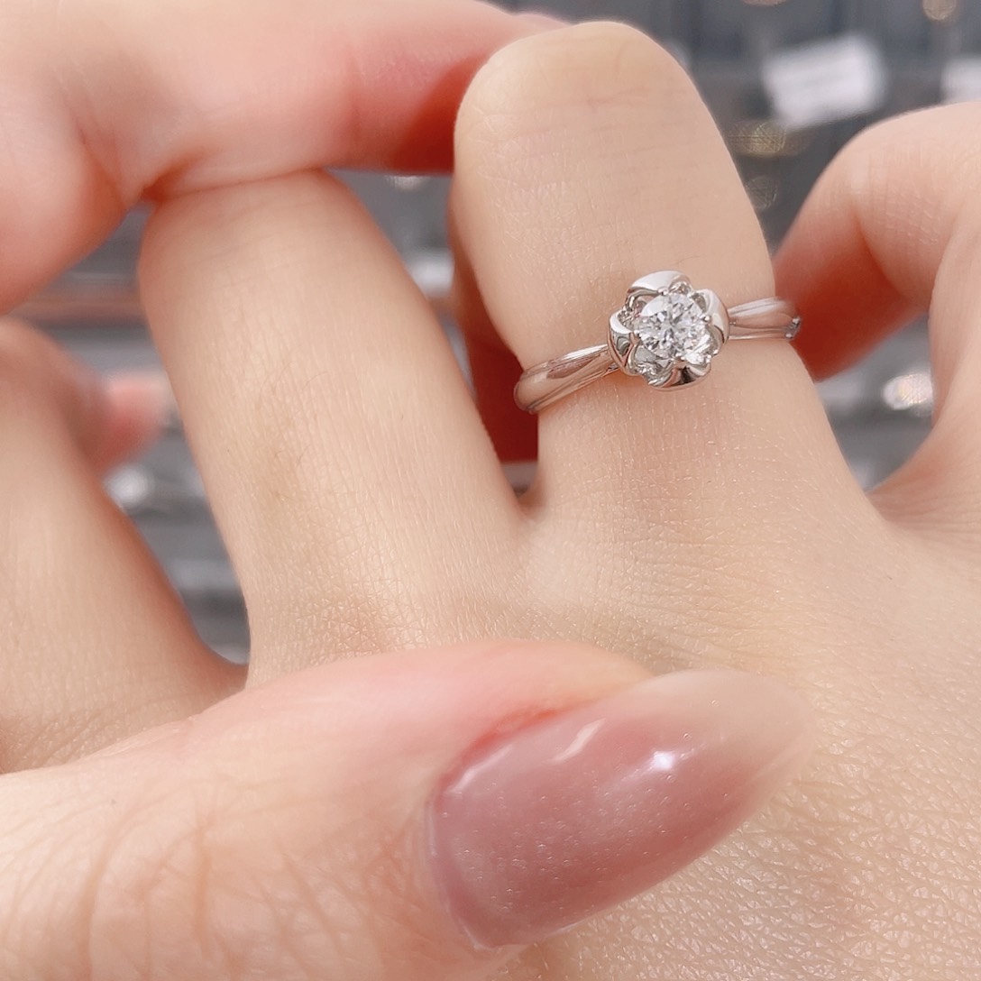 天然钻石戒指/指环18K金镶嵌?**?A18084548