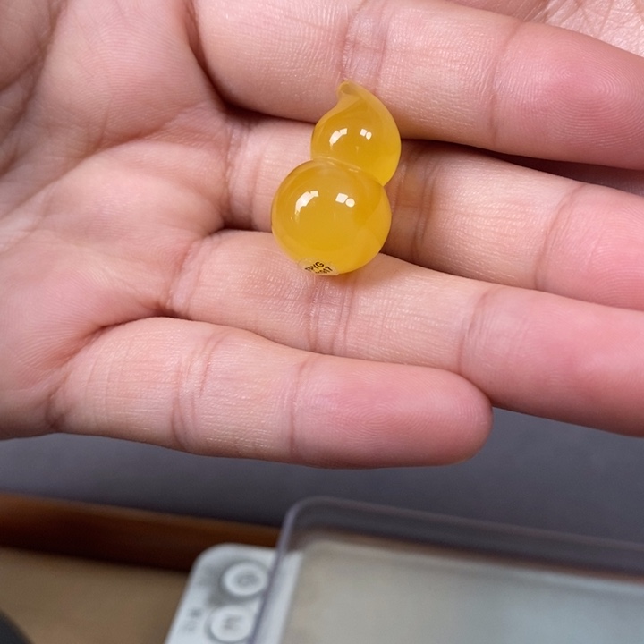 琥珀裸石未镶嵌葫芦