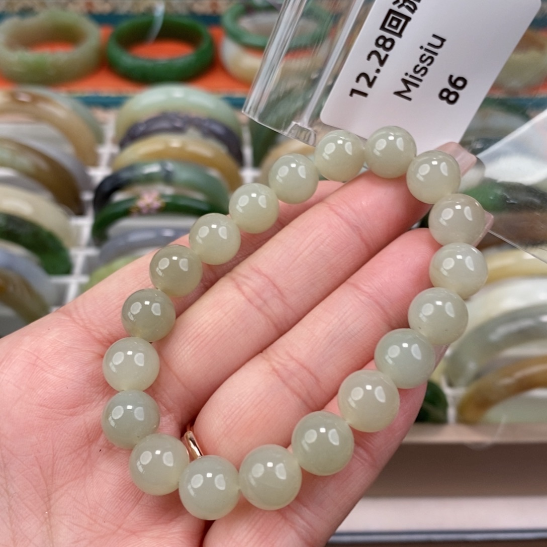 和田玉未镶嵌手镯10珠子回流