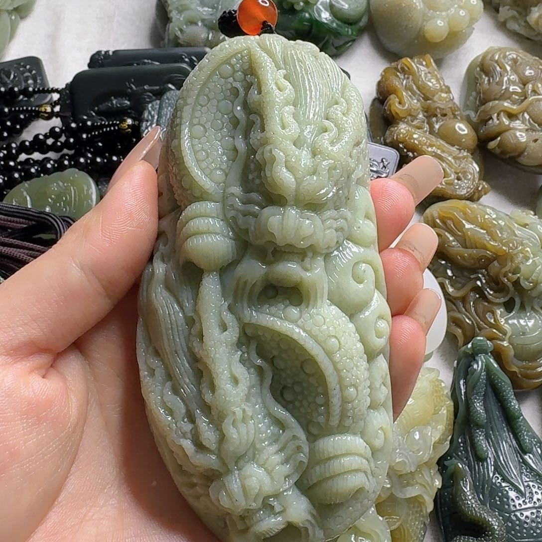 颈饰未镶嵌和田玉
