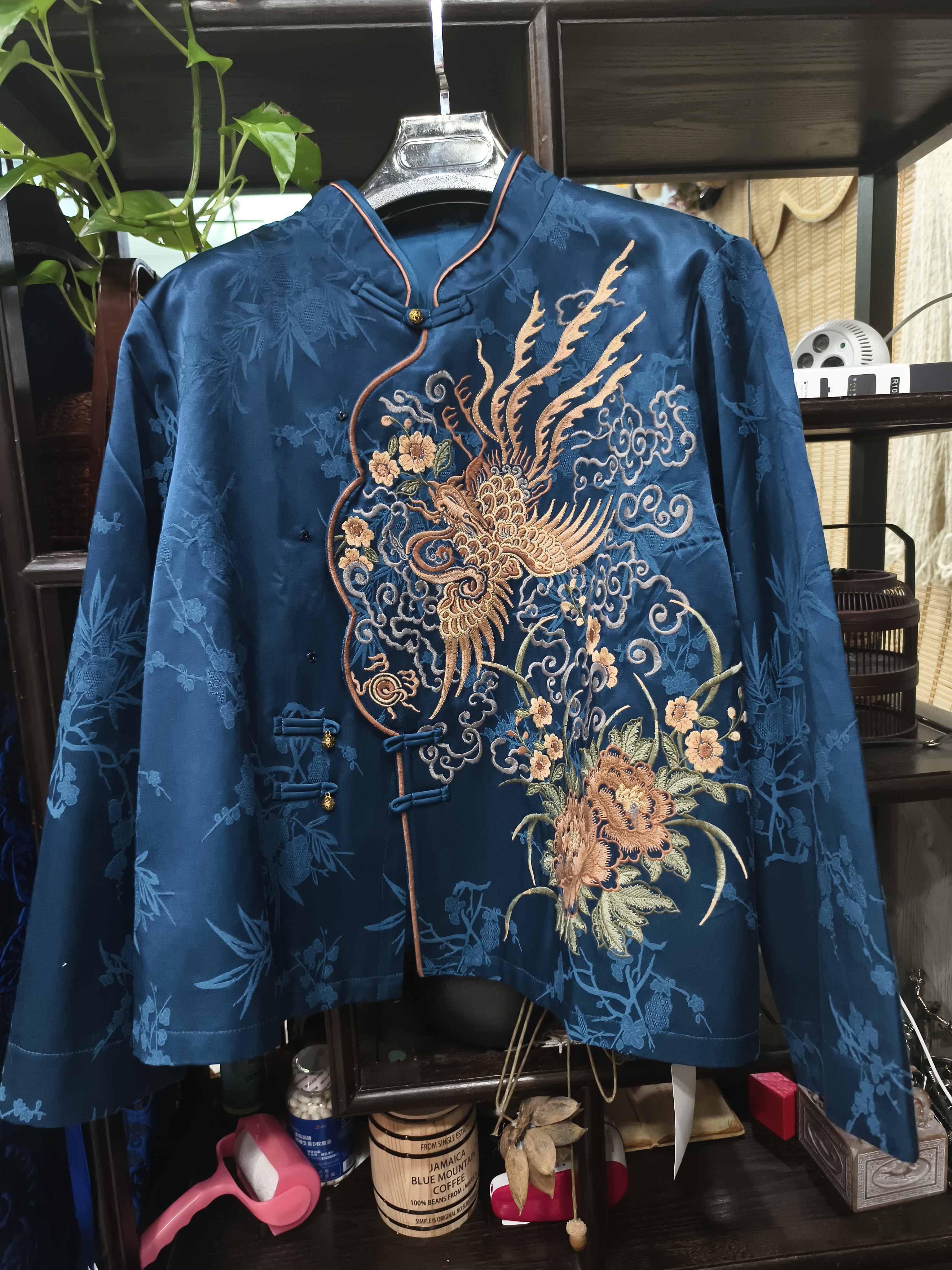 孔雀蓝色满绣新中式偏襟上衣