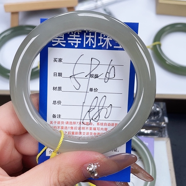 和田玉手镯未镶嵌