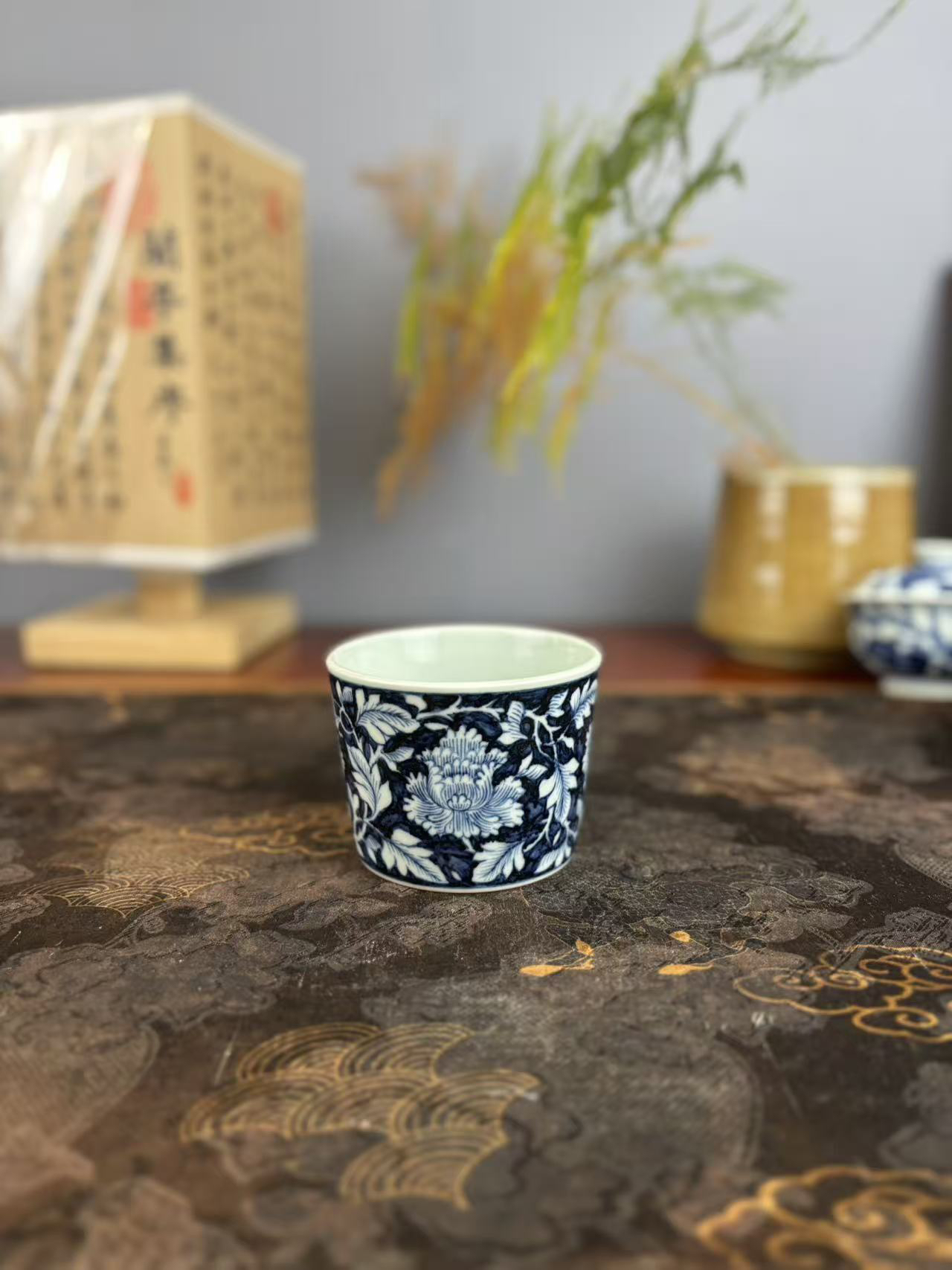 青花蓝底四项牡丹花卉直口杯 纯手工手绘 承元意窑制