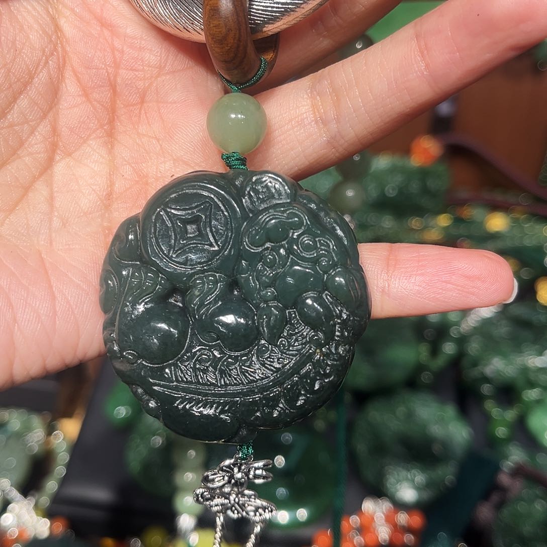 颈饰未镶嵌和田玉