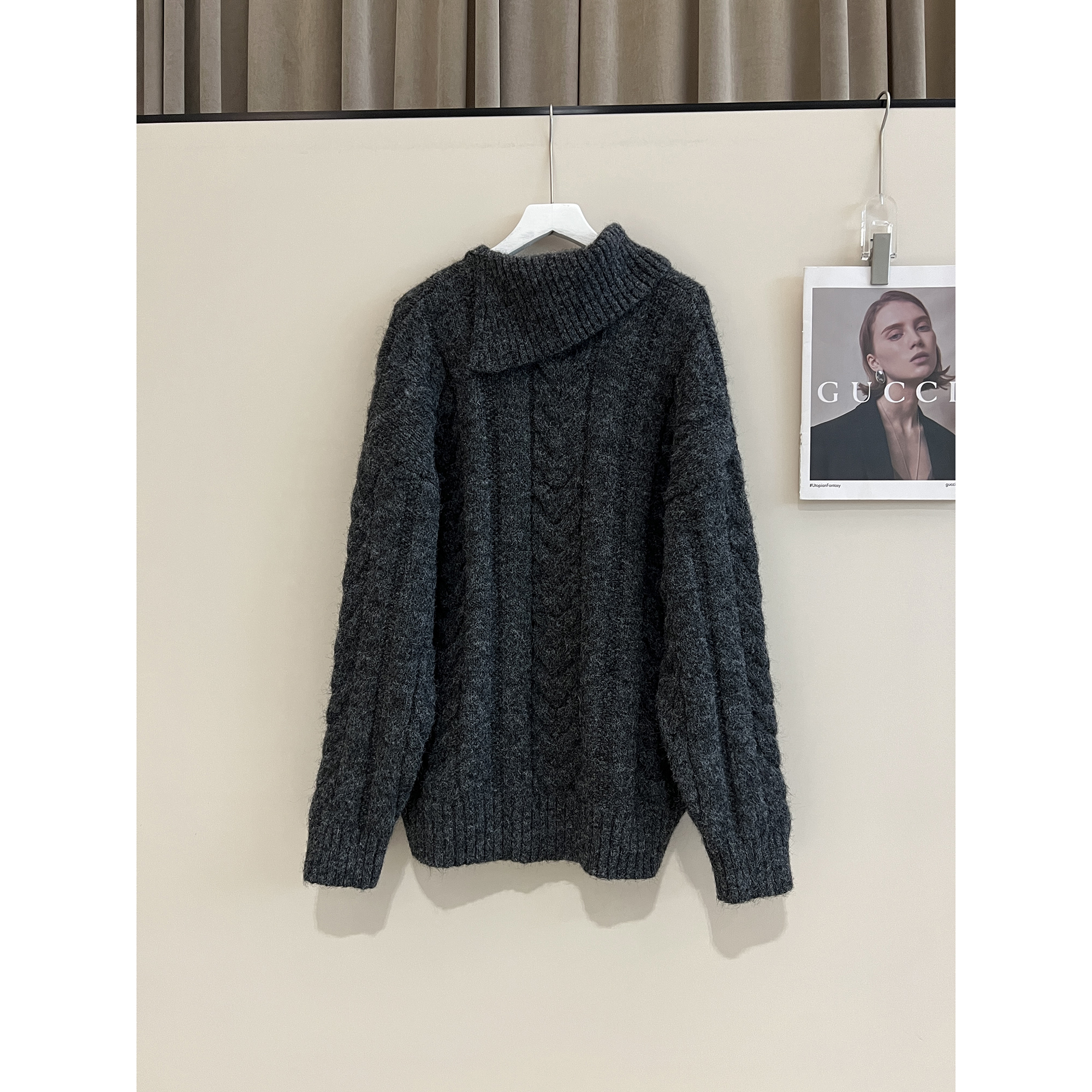 开叉翻领深灰色针织毛衣Y851