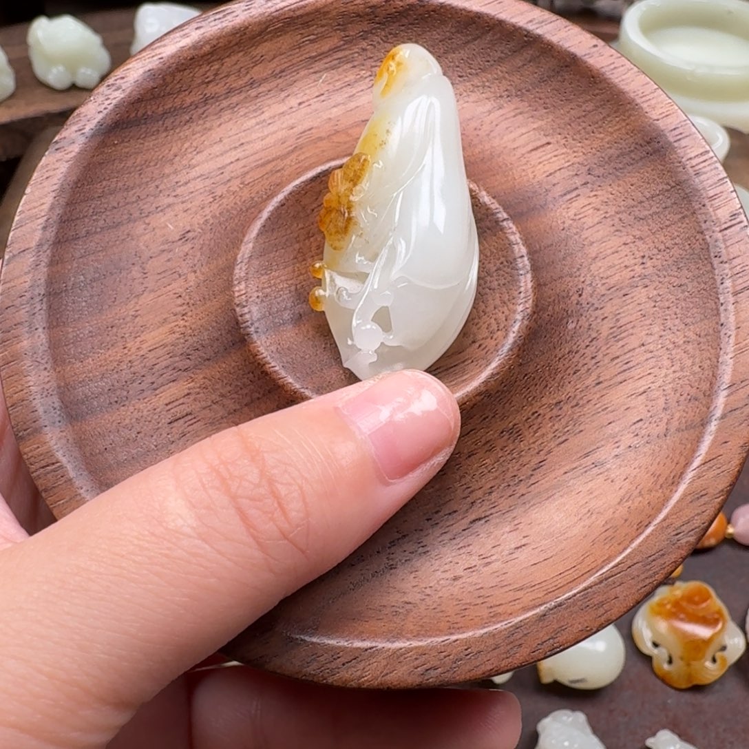 吊坠(不含链)未镶嵌和田玉（子料）玉兰